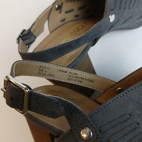 Francesca's Grey Lazer Cut Cage Heels 9 EUC - Picture 10 of 11